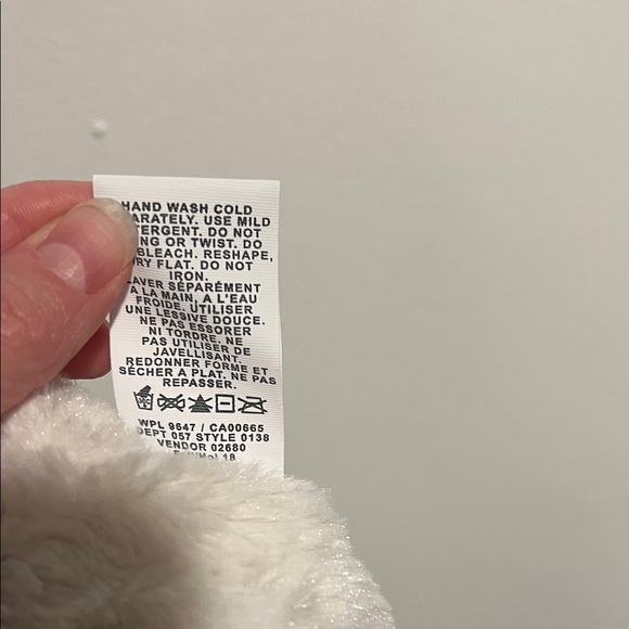 Eddie Bauer Textured Knit Scarf in Gray - Picture 6 of 7